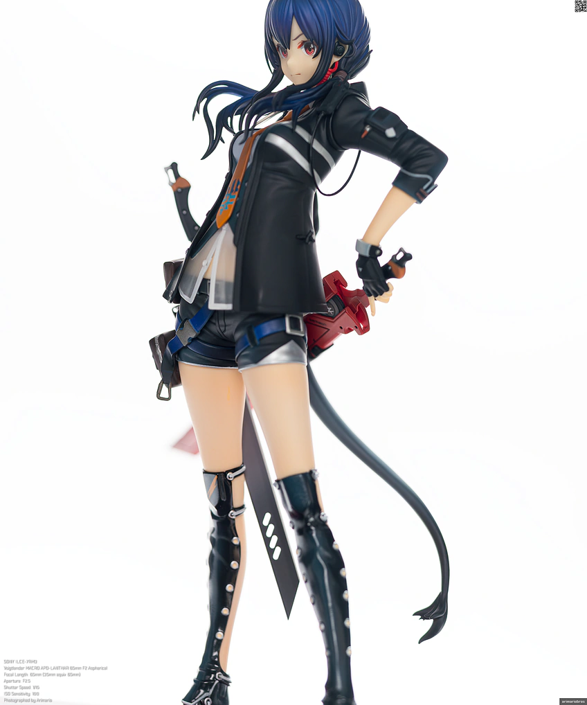 フィギュア「アークナイツ チェン」の全体像その4