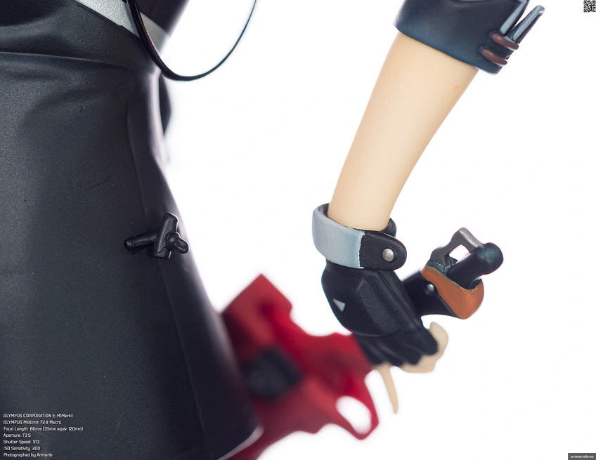 フィギュア「アークナイツ チェン」のアクセサリーアップ画像（グローブ）