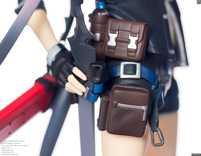 フィギュア「アークナイツ チェン」のアクセサリーアップ画像（ポーチ）