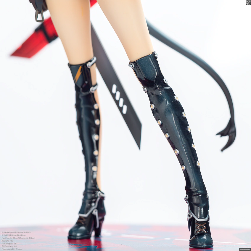 フィギュア「アークナイツ チェン」の脚部アップ画像その5