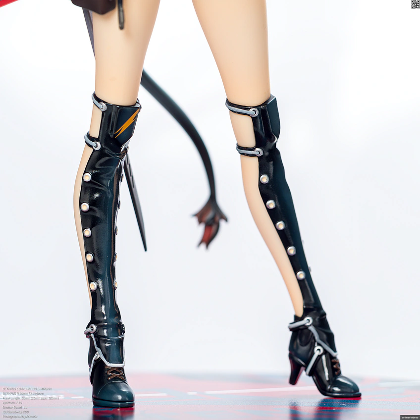 フィギュア「アークナイツ チェン」の脚部アップ画像その3