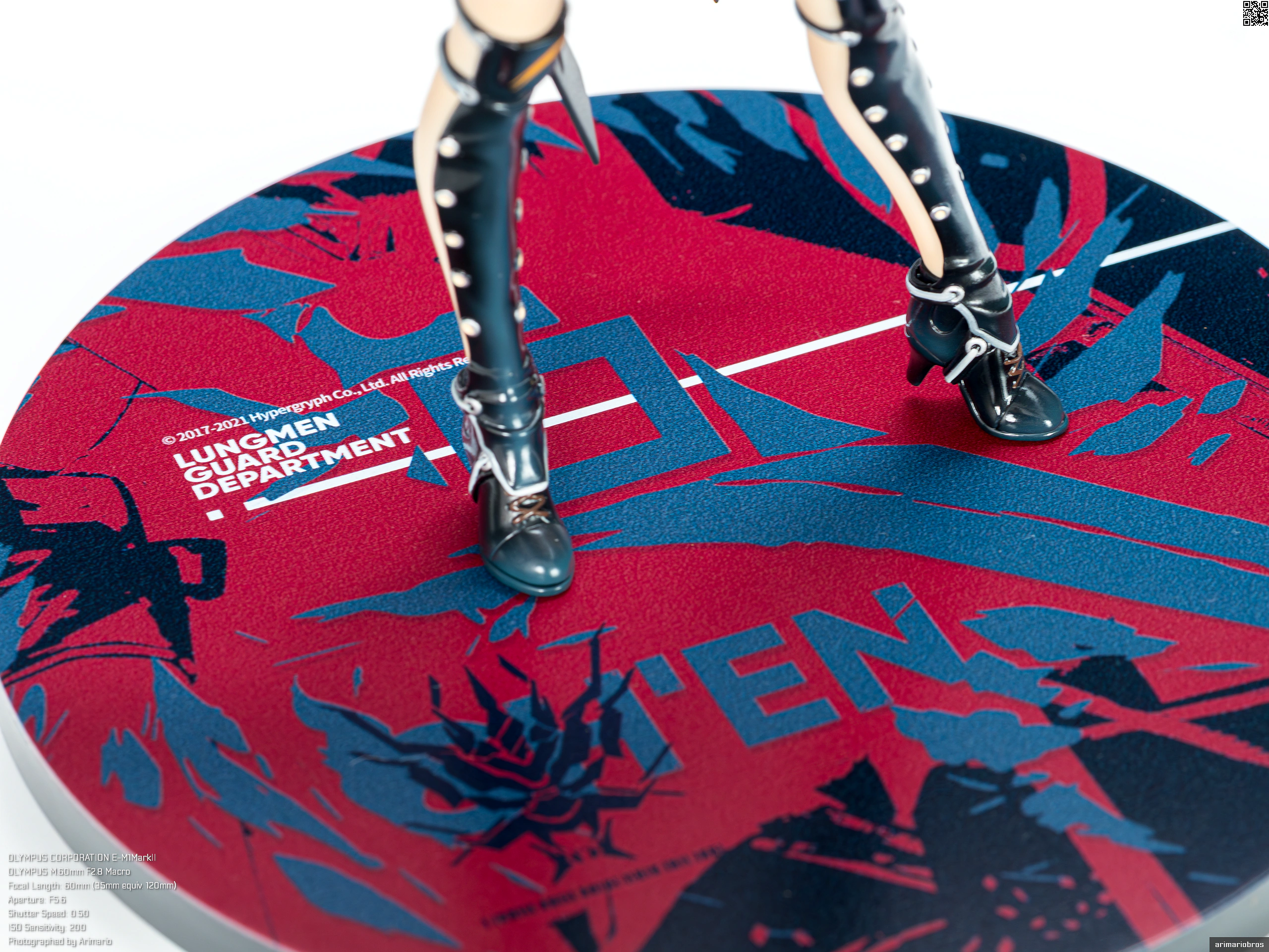 フィギュア「アークナイツ チェン」の台座アップ画像その